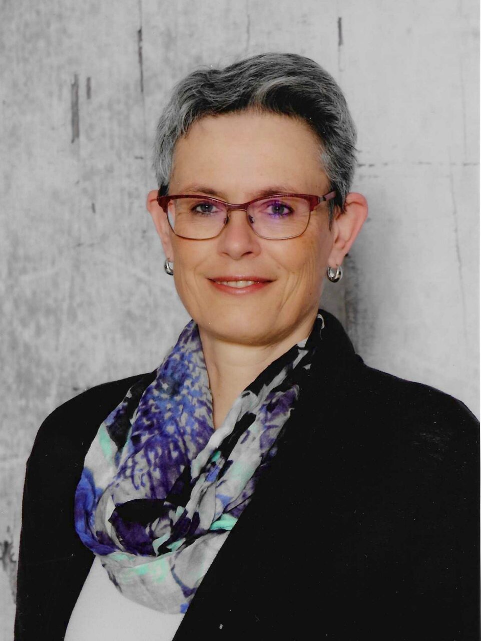 Dr. Regina Webersberger ist Allgemeinmedizinerin, Kneipp-Ärztin und Präsidentin der österreichischen Gesellschaft für Kneipp-Medizin und traditionelle europäische Medizin.